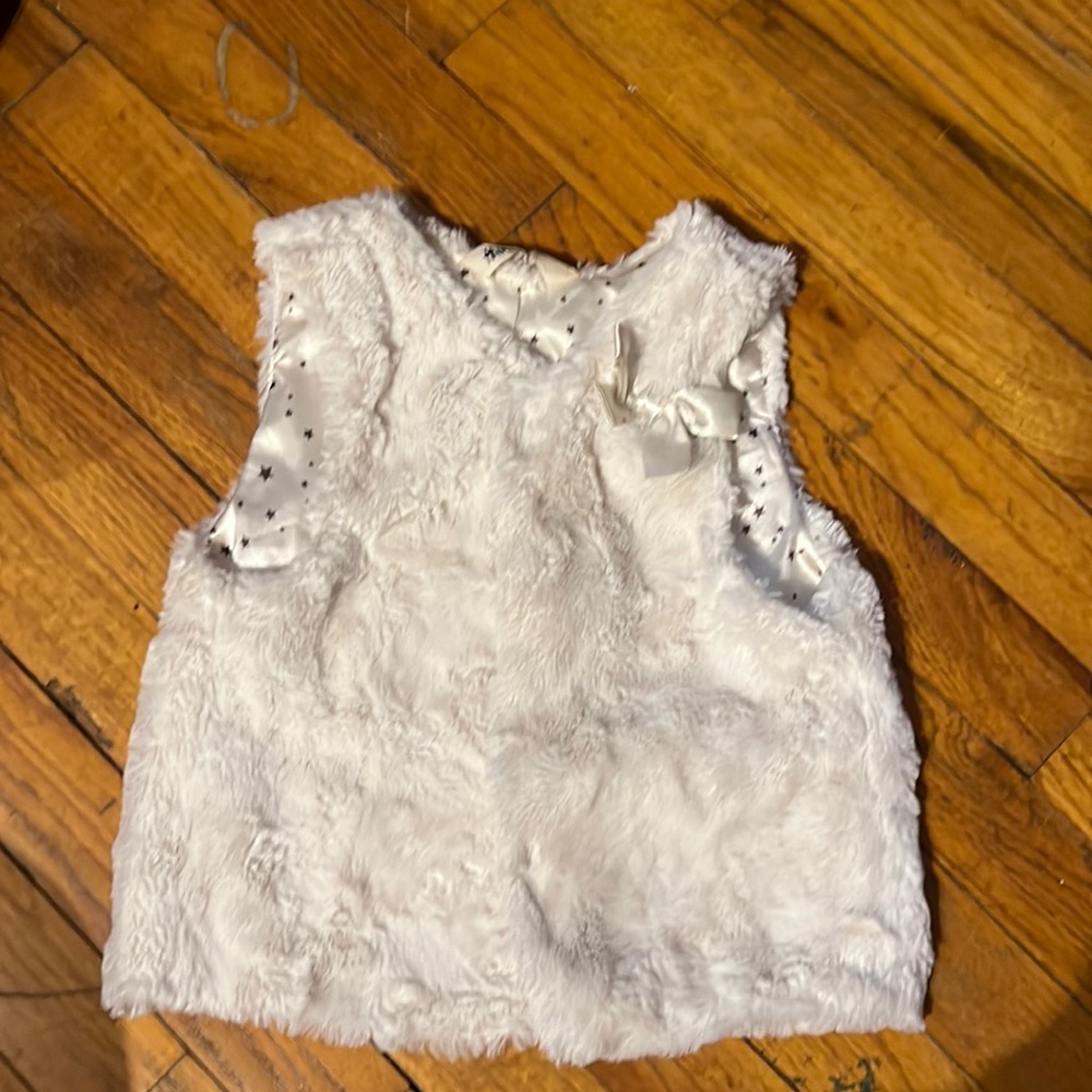 H&M white faux fur children’s vest size 6